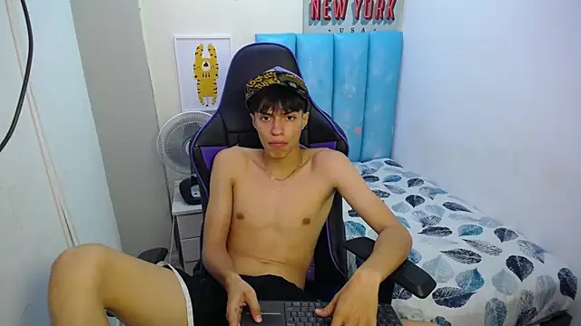 Snapshot of Justin_gray_ chatting on September 22, 2025, 8:59 pm Justin gray online show from September 22, 2025, 8:59 pm