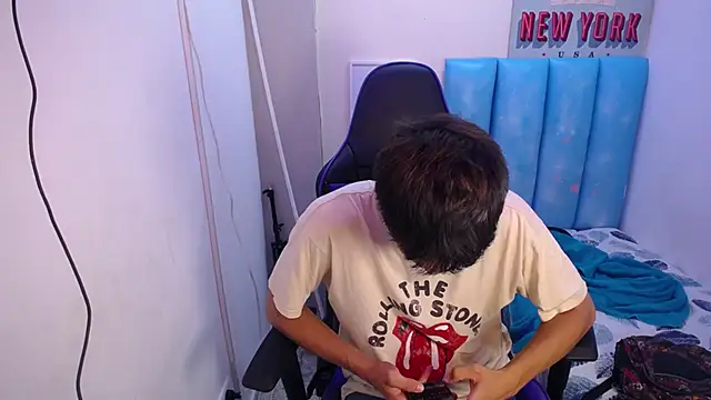 Snapshot of Justin_gray_ chatting on September 17, 2025, 9:06 pm Justin gray online show from September 17, 2025, 9:06 pm