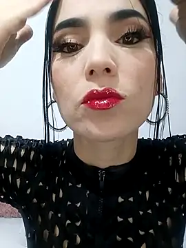 jamila zair online show from December 2, 2025, 1:35 pm