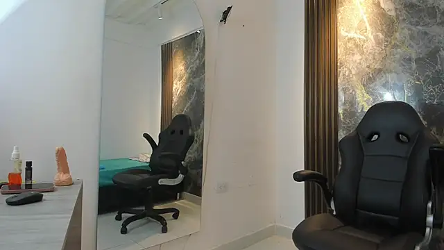 Snapshot of zafina_09 chatting on October 4, 2025, 12:07 pm zafina 09 online show from October 4, 2025, 12:07 pm