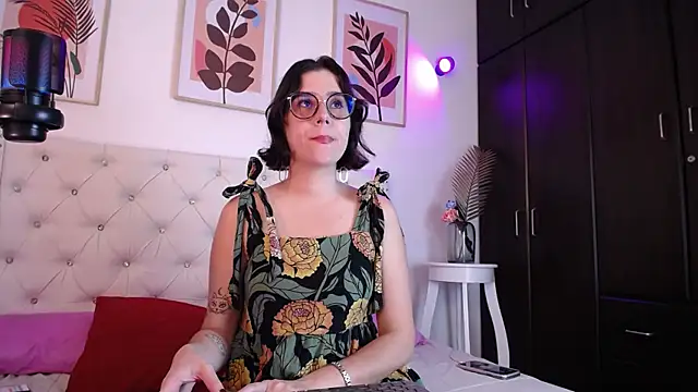 barbyehot online show from November 18, 2025, 9:51 pm