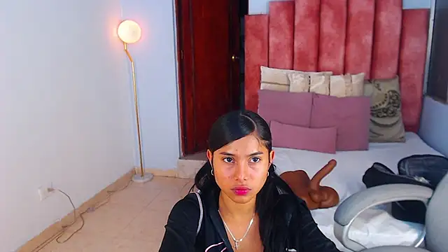 Snapshot of Milaa_Star_ chatting on October 8, 2025, 3:19 am Milaa Star online show from October 8, 2025, 3:19 am