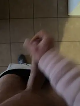 maialexte online show from December 21, 2025, 7:43 am