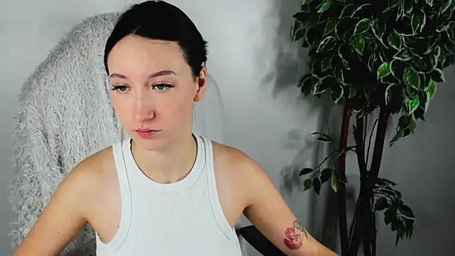 EileenMoores online show from October 1, 2025, 12:09 pm