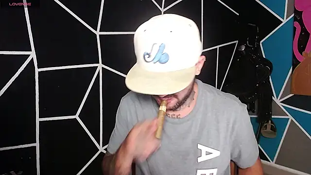 nicolastorres99 online show from November 5, 2025, 3:53 am