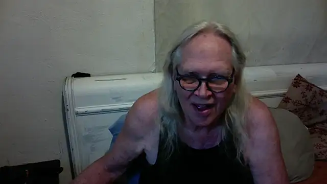 Snapshot of OldLadySara chatting on July 18, 2026, 11:57 pm OldLadySara online show from July 18, 2026, 11:57 pm