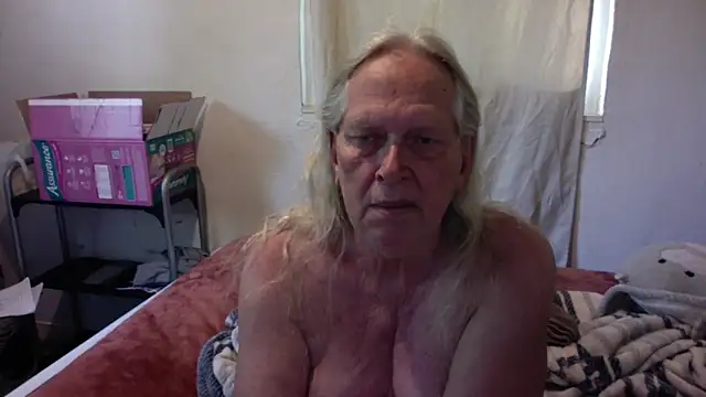 Snapshot of OldLadySara chatting on June 16, 2026, 10:32 pm OldLadySara online show from June 16, 2026, 10:32 pm