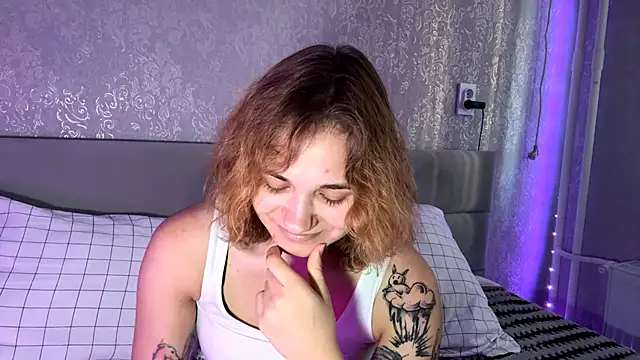 Snapshot of SunPunnyGirl chatting on October 18, 2025, 8:16 am SunPunnyGirl online show from October 18, 2025, 8:16 am