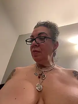 Snapshot of dieseldame1313 chatting on February 26, 2025, 5:35 am dieseldame1313 online show from February 26, 2025, 5:35 am