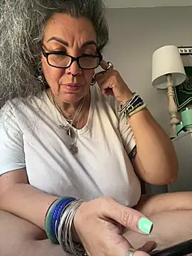 Snapshot of dieseldame1313 chatting on March 12, 2025, 10:17 pm dieseldame1313 online show from March 12, 2025, 10:17 pm