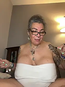 Snapshot of dieseldame1313 chatting on March 13, 2025, 4:49 am dieseldame1313 online show from March 13, 2025, 4:49 am