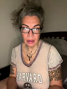 Snapshot of dieseldame1313 chatting on September 18, 2025, 8:50 am dieseldame1313 online show from September 18, 2025, 8:50 am