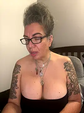 Snapshot of dieseldame1313 chatting on September 19, 2025, 12:25 am dieseldame1313 online show from September 19, 2025, 12:25 am