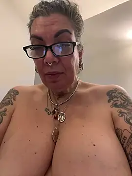 Snapshot of dieseldame1313 chatting on February 26, 2025, 2:19 am dieseldame1313 online show from February 26, 2025, 2:19 am