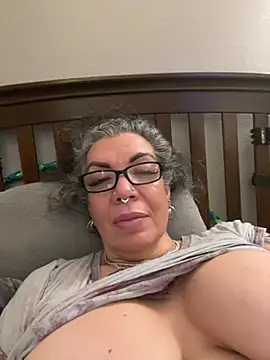 Snapshot of dieseldame1313 chatting on February 24, 2025, 7:55 am dieseldame1313 online show from February 24, 2025, 7:55 am