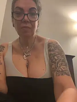 Snapshot of dieseldame1313 chatting on March 23, 2025, 1:20 am dieseldame1313 online show from March 23, 2025, 1:20 am