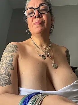 Snapshot of dieseldame1313 chatting on March 3, 2025, 6:24 pm dieseldame1313 online show from March 3, 2025, 6:24 pm