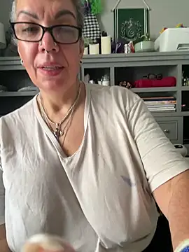 dieseldame1313 online show from February 6, 2026, 4:14 pm