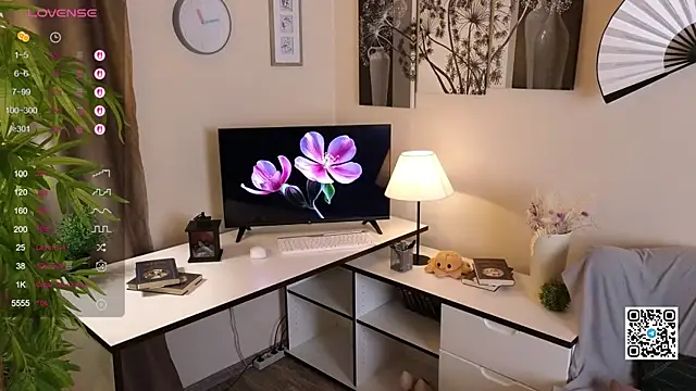 Bonnie Nunez online show from September 28, 2025, 10:06 pm