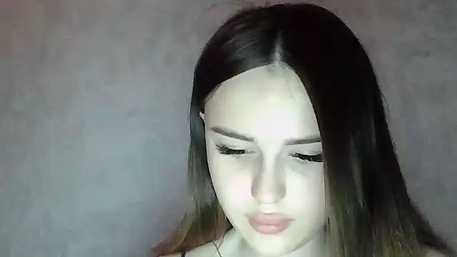 Snapshot of SweetLoraa chatting on June 18, 2026, 3:50 pm SweetLoraa online show from June 18, 2026, 3:50 pm