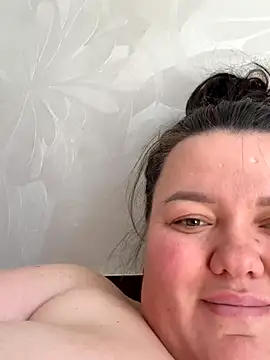 Snapshot of SunnyLeila2101 chatting on September 22, 2025, 10:43 am SunnyLeila2101 online show from September 22, 2025, 10:43 am