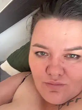 Snapshot of SunnyLeila2101 chatting on September 17, 2025, 9:55 am SunnyLeila2101 online show from September 17, 2025, 9:55 am