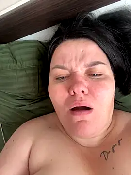 Snapshot of SunnyLeila2101 chatting on October 26, 2025, 8:15 am SunnyLeila2101 online show from October 26, 2025, 8:15 am