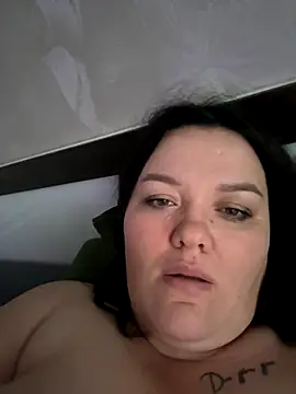 Snapshot of SunnyLeila2101 chatting on October 25, 2025, 5:06 am SunnyLeila2101 online show from October 25, 2025, 5:06 am