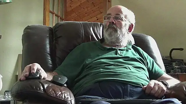 Snapshot of janzer13 chatting on October 26, 2025, 2:17 pm janzer13 online show from October 26, 2025, 2:17 pm