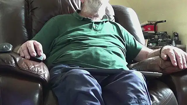 Snapshot of janzer13 chatting on May 2, 2026, 12:54 pm janzer13 online show from May 2, 2026, 12:54 pm