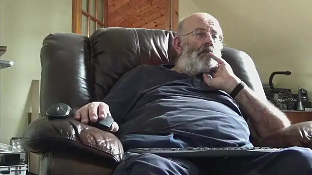 Snapshot of janzer13 chatting on September 18, 2025, 12:52 pm janzer13 online show from September 18, 2025, 12:52 pm