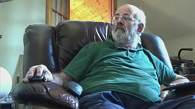 Snapshot of janzer13 chatting on October 25, 2025, 2:17 pm janzer13 online show from October 25, 2025, 2:17 pm