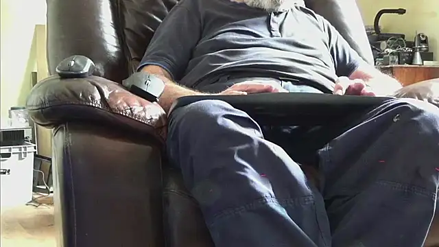 Snapshot of janzer13 chatting on September 17, 2025, 11:56 am janzer13 online show from September 17, 2025, 11:56 am