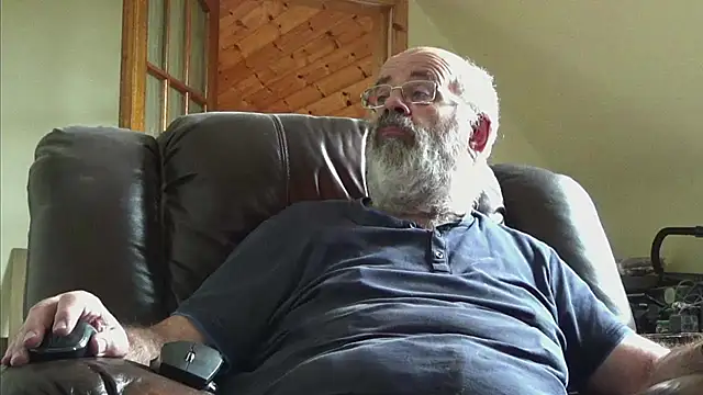 Snapshot of janzer13 chatting on October 5, 2025, 1:57 pm janzer13 online show from October 5, 2025, 1:57 pm