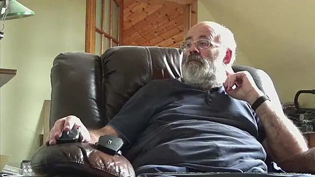 Snapshot of janzer13 chatting on October 9, 2025, 12:38 pm janzer13 online show from October 9, 2025, 12:38 pm