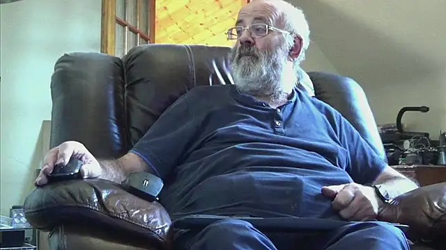 Snapshot of janzer13 chatting on October 6, 2025, 1:01 pm janzer13 online show from October 6, 2025, 1:01 pm