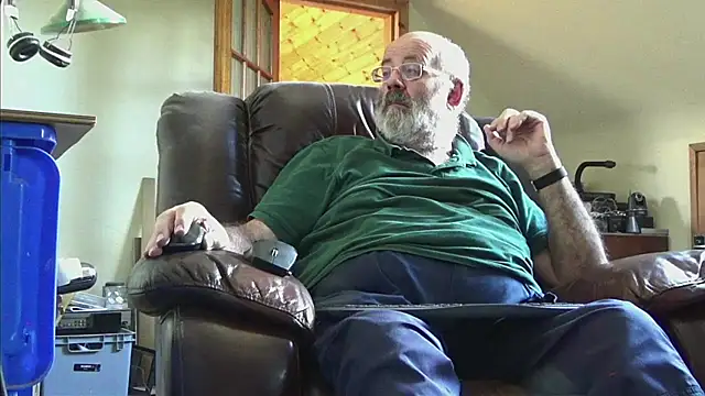 Snapshot of janzer13 chatting on September 28, 2025, 12:45 pm janzer13 online show from September 28, 2025, 12:45 pm