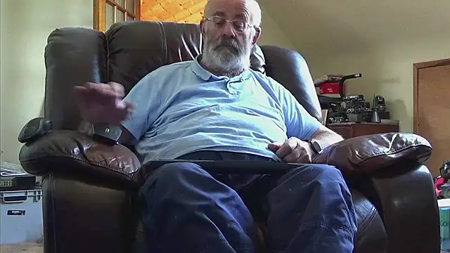 Snapshot of janzer13 chatting on May 9, 2026, 12:52 pm janzer13 online show from May 9, 2026, 12:52 pm