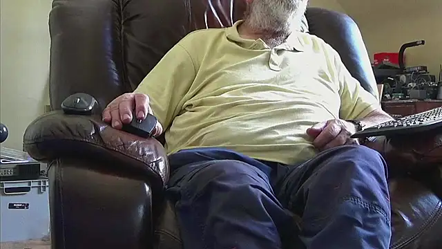 Snapshot of janzer13 chatting on May 27, 2026, 12:56 pm janzer13 online show from May 27, 2026, 12:56 pm