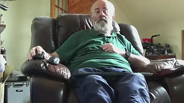 Snapshot of janzer13 chatting on May 17, 2026, 12:38 pm janzer13 online show from May 17, 2026, 12:38 pm