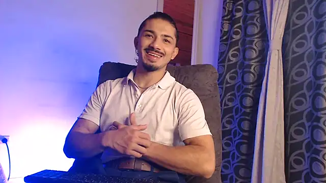 ArturoCardona  online show from July 3, 2026, 11:17 am