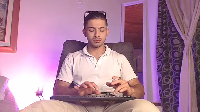 ArturoCardona  online show from March 13, 2026, 12:04 am