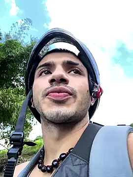 Snapshot of ArturoCardona_ chatting on October 14, 2025, 10:53 pm ArturoCardona online show from October 14, 2025, 10:53 pm