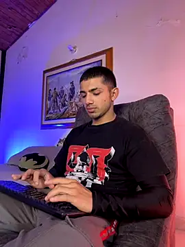 ArturoCardona  online show from November 17, 2025, 4:44 pm