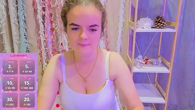 Snapshot of Luisa_Rosee chatting on October 8, 2025, 7:25 pm Luisa Rosee online show from October 8, 2025, 7:25 pm