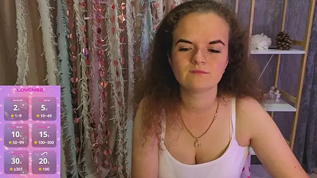 Snapshot of Luisa_Rosee chatting on September 28, 2025, 7:21 pm Luisa Rosee online show from September 28, 2025, 7:21 pm