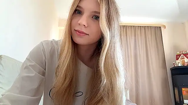 FruityXo online show from October 6, 2025, 10:38 am