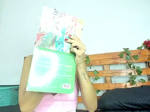 Snapshot of cris_dulce chatting on February 28, 2026, 11:48 pm cris dulce online show from February 28, 2026, 11:48 pm