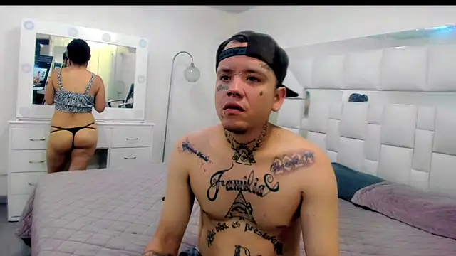 Snapshot of Dangerous_couple_ chatting on October 18, 2025, 7:16 pm Dangerous couple  online show from October 18, 2025, 7:16 pm