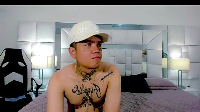 Snapshot of Dangerous_couple_ chatting on September 16, 2025, 7:04 pm Dangerous couple  online show from September 16, 2025, 7:04 pm